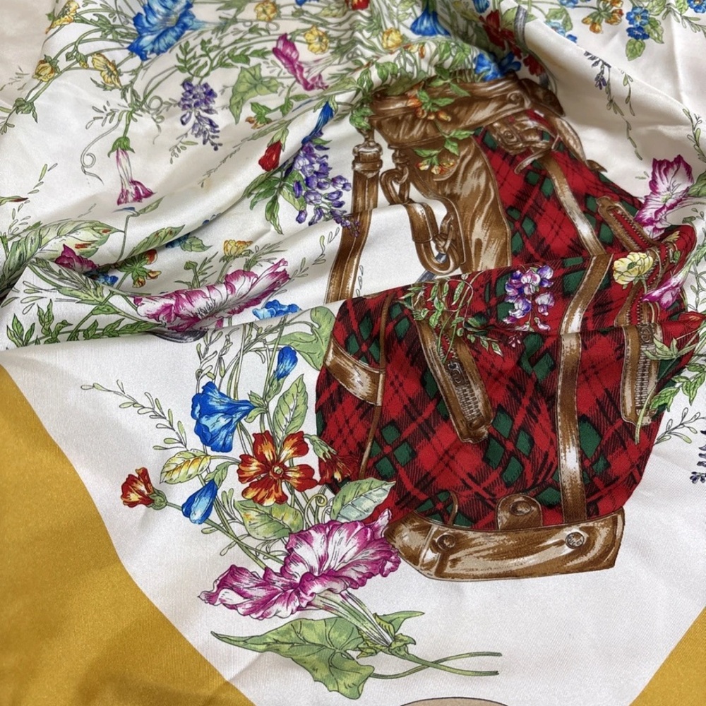 Rare GUCCI VintageSilk Scarf 33in Ivory Multicolor Floral Golf Bag Motif Elegant